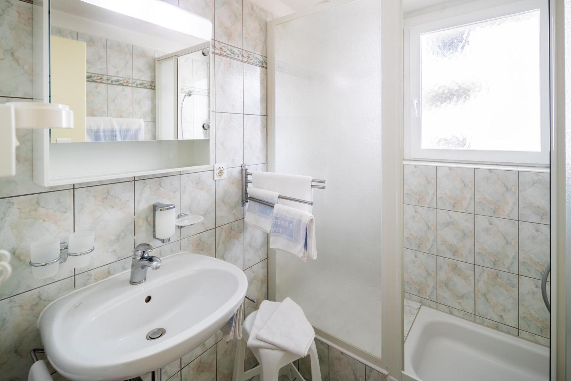 Hotel Rondinella Locarno Szoba fotó